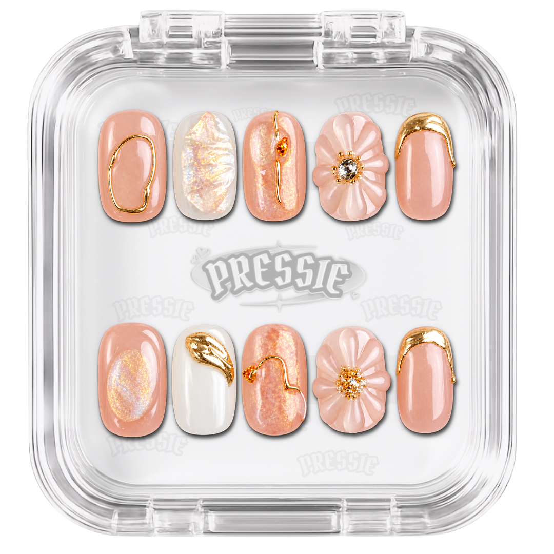 Faux ongles nude pêche fleurs nacrées doré | Billiana — PRESSIE NAILS