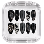 Kit de faux ongles Kuroi Hebi dans sa boîte Pressie Nails