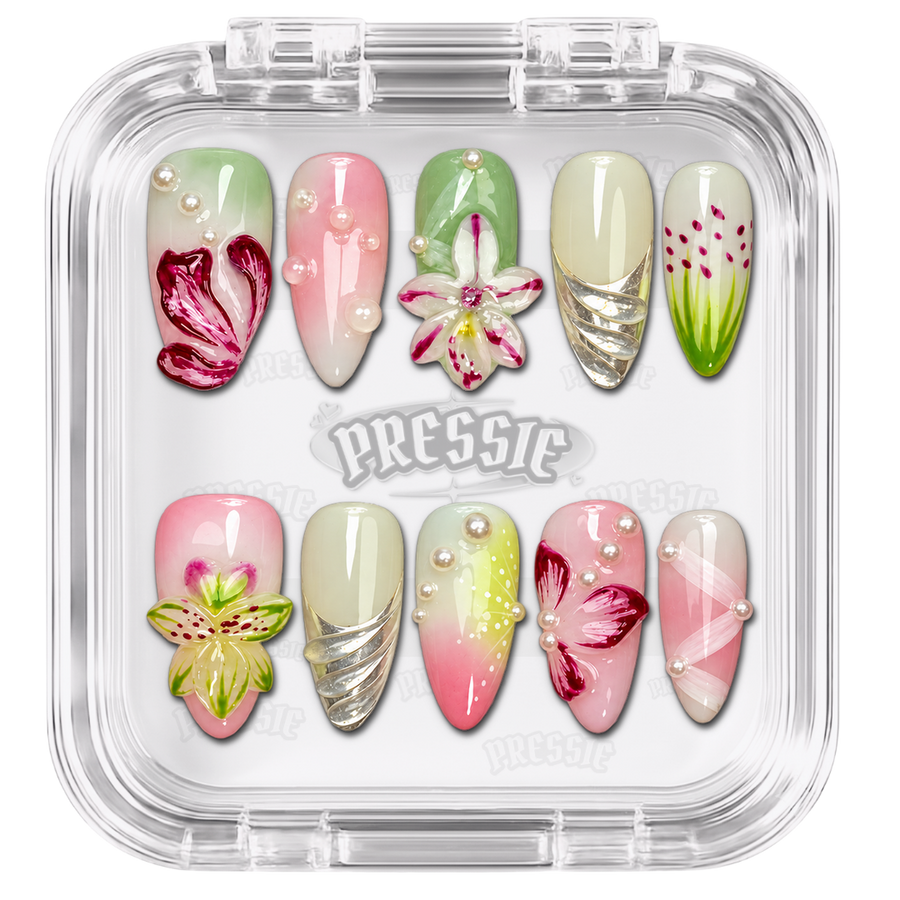 Faux ongles nude à fleurs en relief et motifs verts, présentés dans leur boîte Pressie Nails — Lanhua. @product