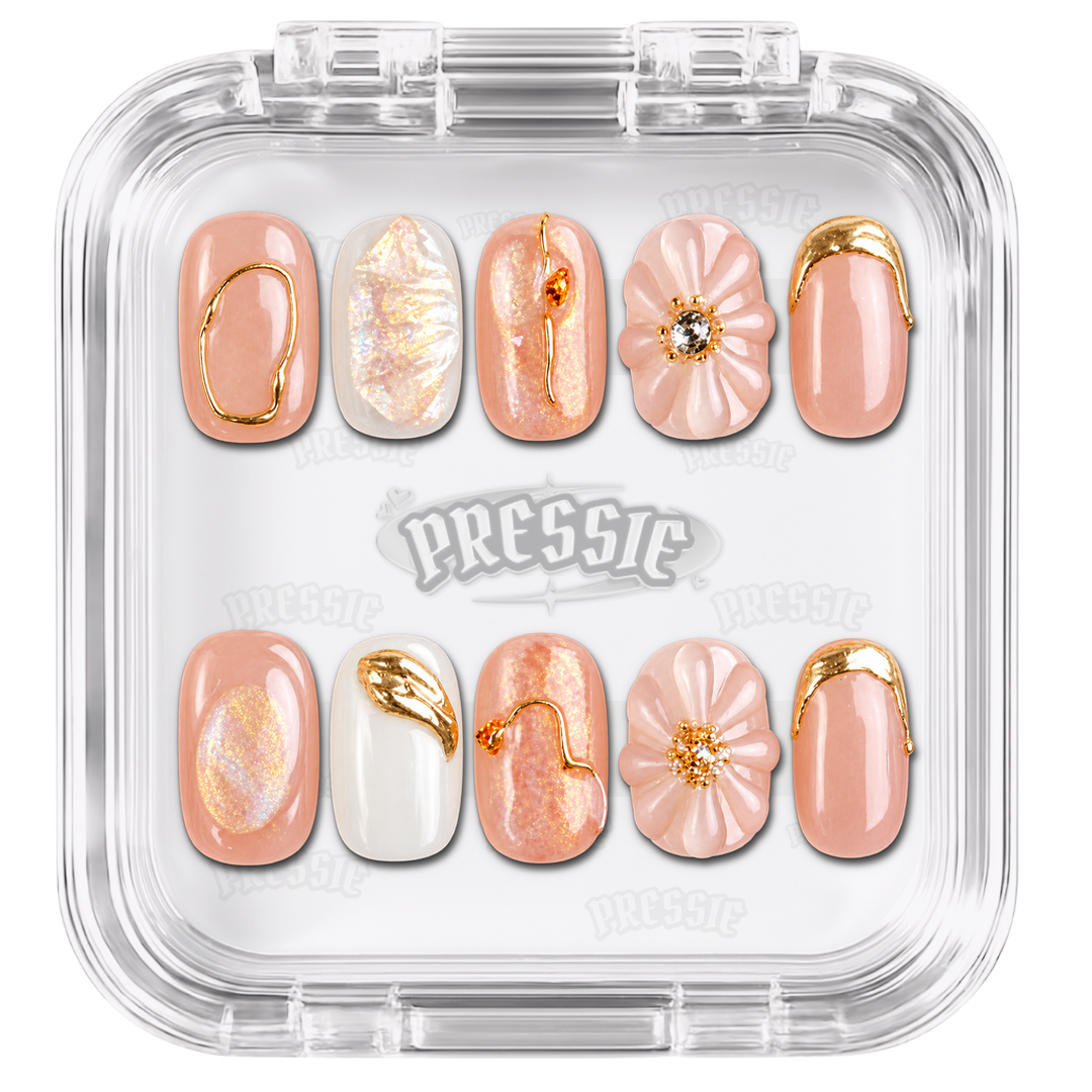 Faux ongles nude pêche fleurs nacrées doré | Billiana — PRESSIE NAILS